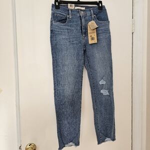 Levi's Women's 724 High Rise Straight Cropped Jeans. Size 2